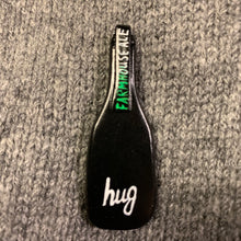 Lade das Bild in den Galerie-Viewer, #beerhug Miniature Pin
